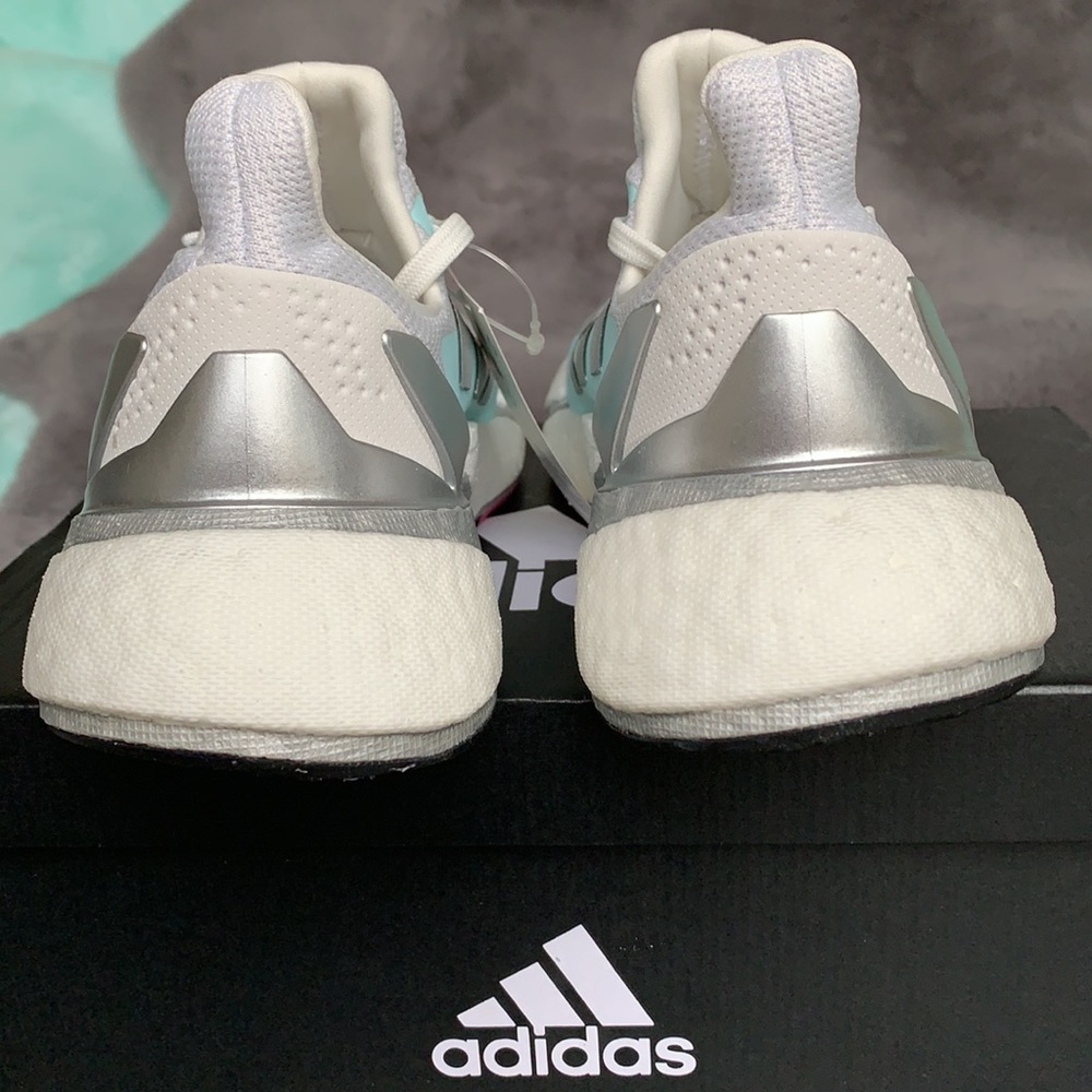 ADIDAS RUNNING SHOES WMNS - Picture 14 of 16